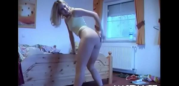  Voracious Jessika spreads her legs and masturbates